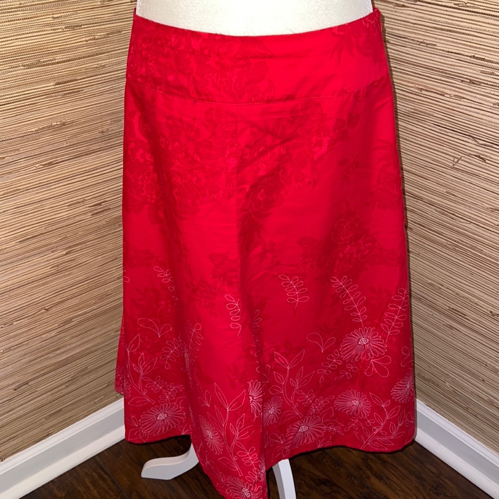 Christopher & Banks size 10 red floral outline line skirt EUC!